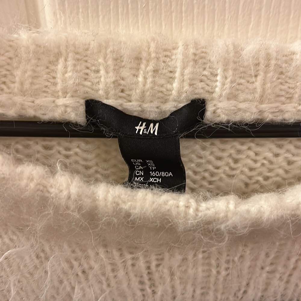 H&M sweater extra small really soft very comfortable - Picture 7 of 8